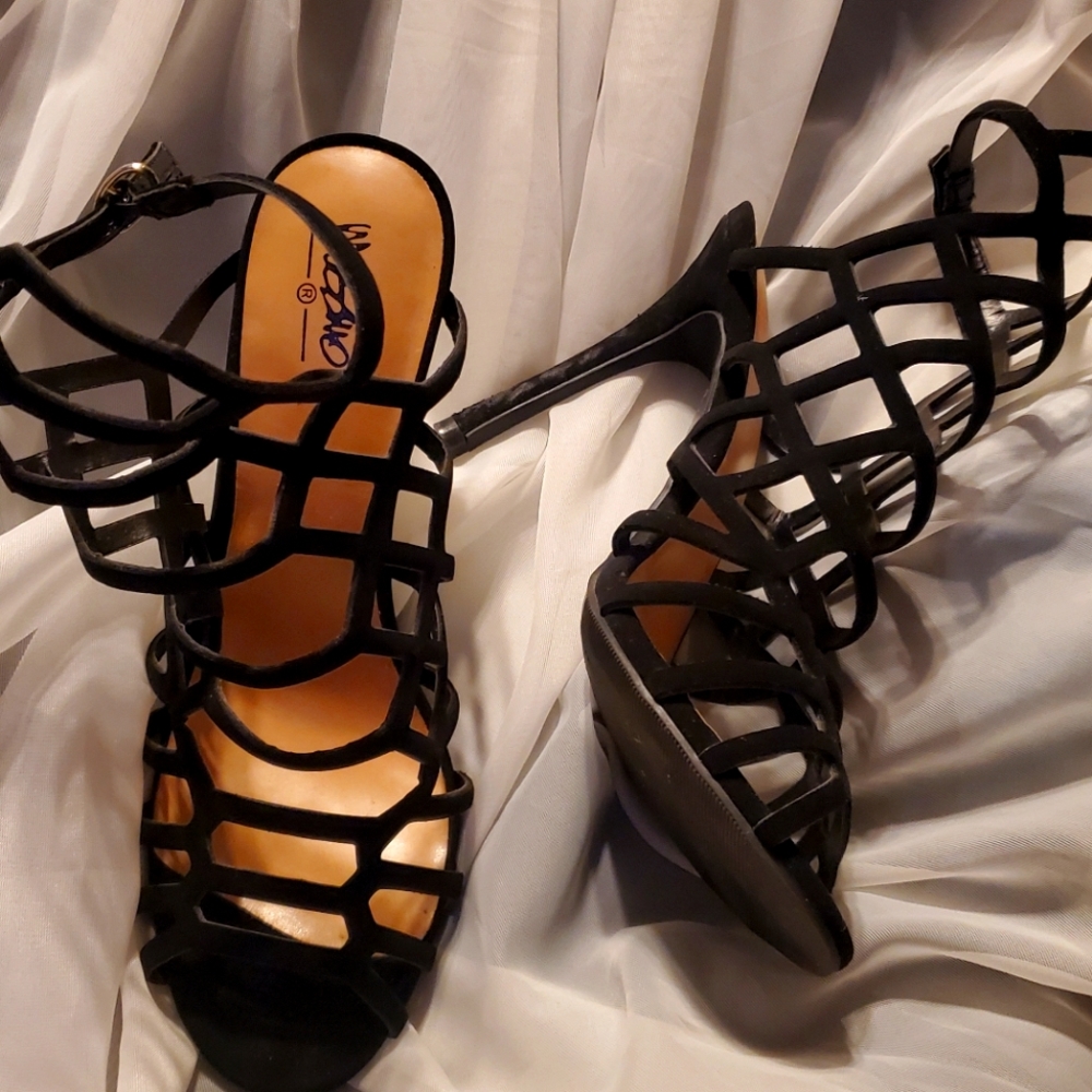 Mossimo size 8 black velvet heels stilettos